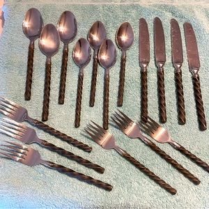 Brade Stainless Flatware 17 Pieces Hampton Silversmiths